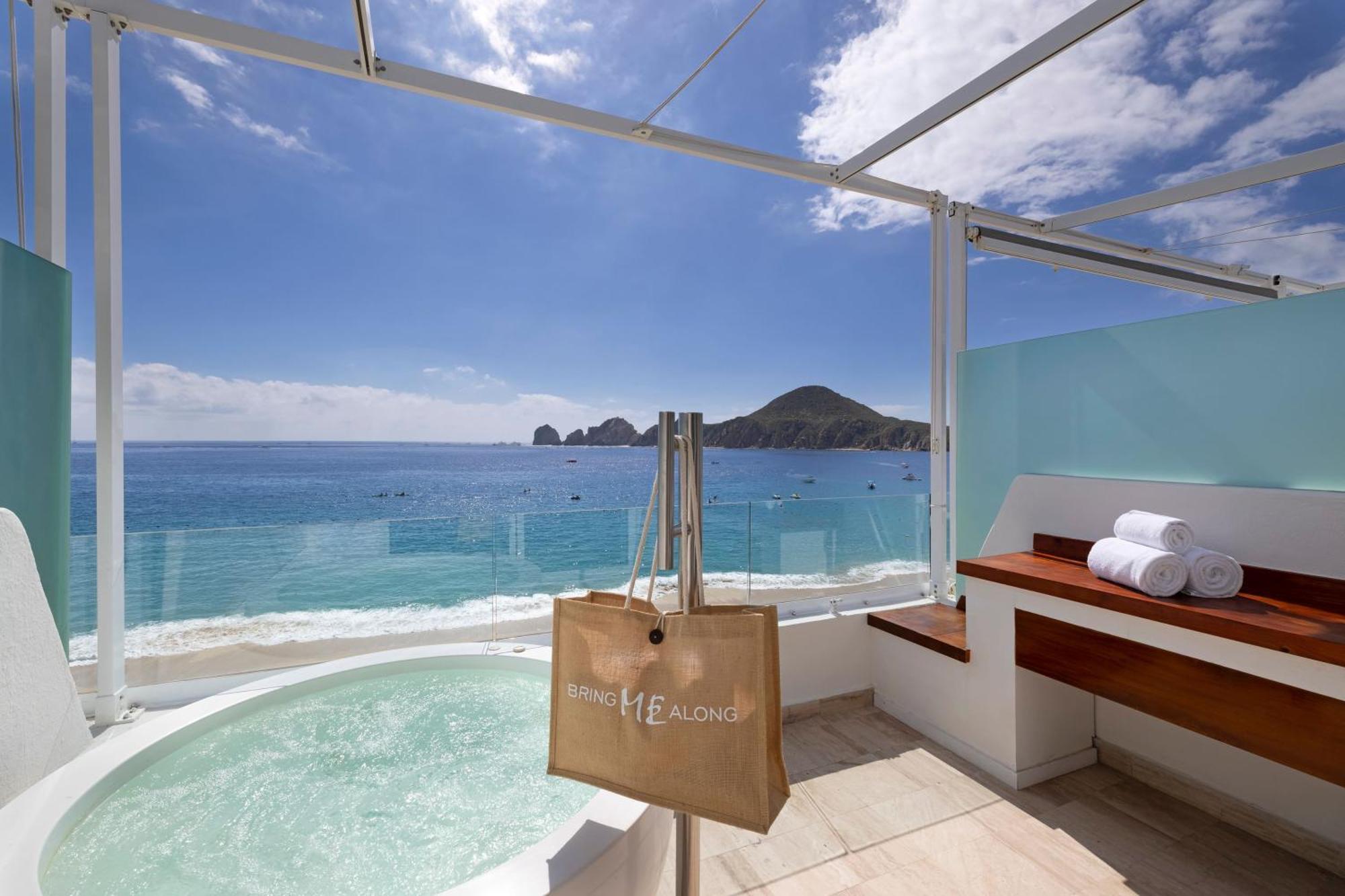 Extra ME Junior Suite Beach Front Hot Tub